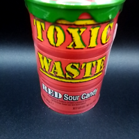 Toxic Waste Red Drum | savanyú cukorkák 42g